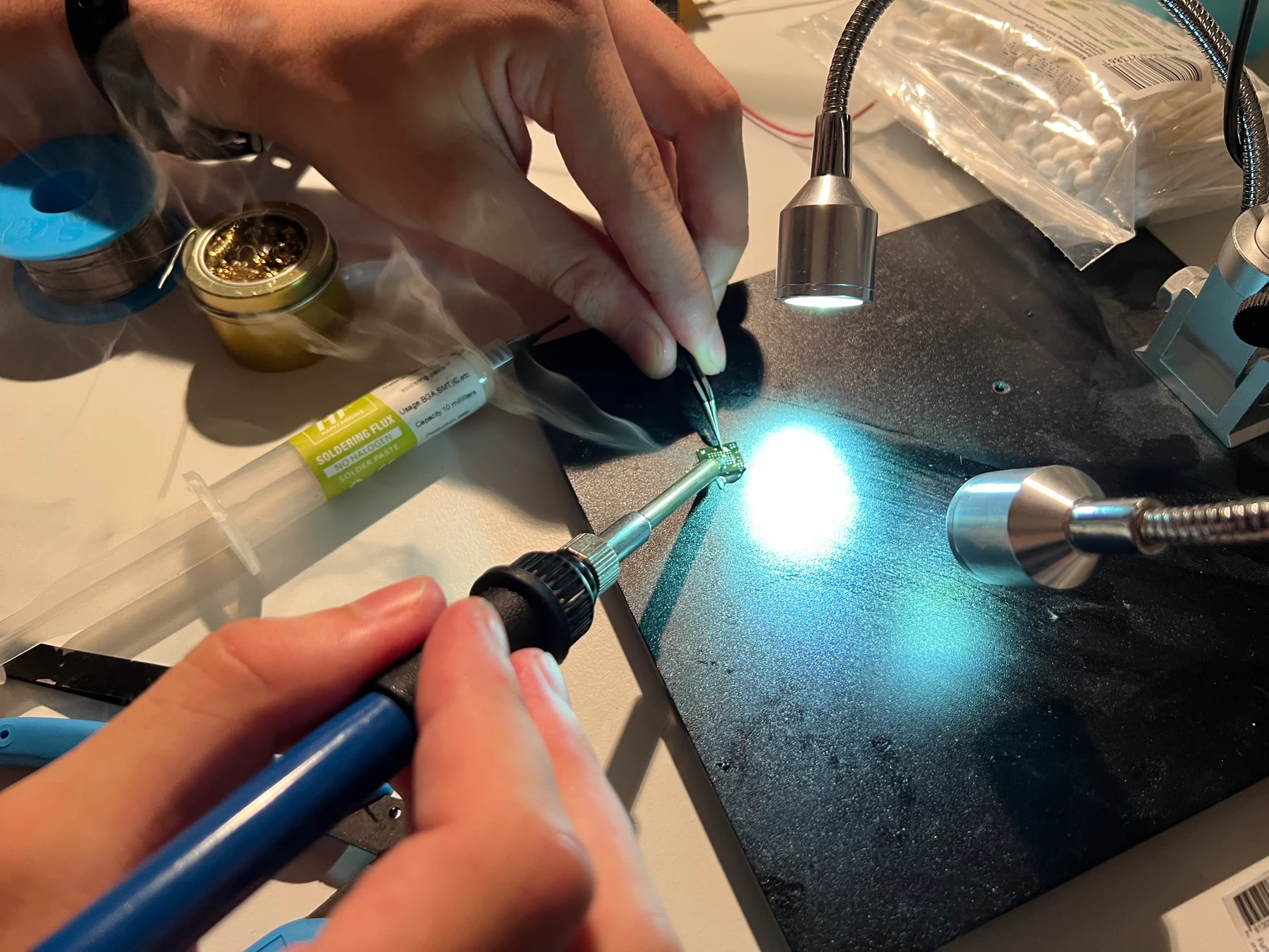 Cleaning the desoldered NAND with solder wick